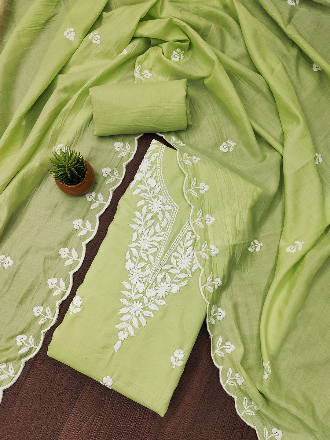 

KALINI Floral Embroidered Pure Cotton Unstitched Dress Material, Green