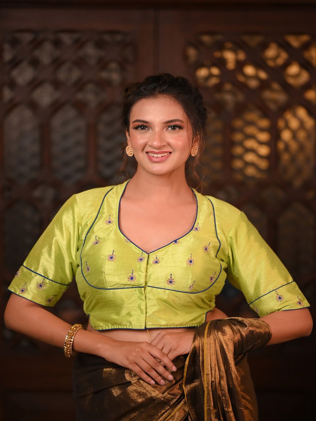 

THE SAFFRON SAGA Women Embroidered Sweetheart Neck Saree Blouse, Green