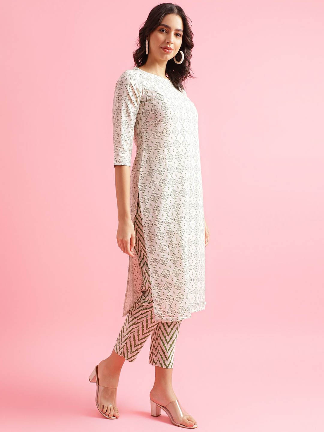 

HRITIKA Geometric Printed Kurta with Trouser, Green