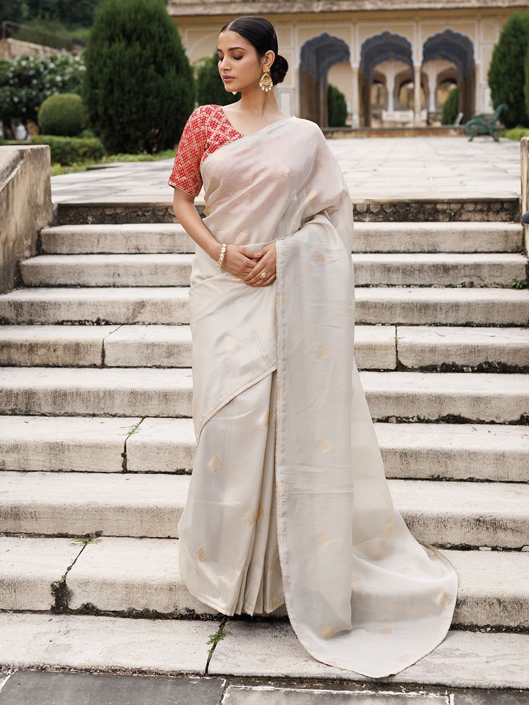

Geroo Jaipur Woven Design Zari Tissue Banarasi Saree, Grey