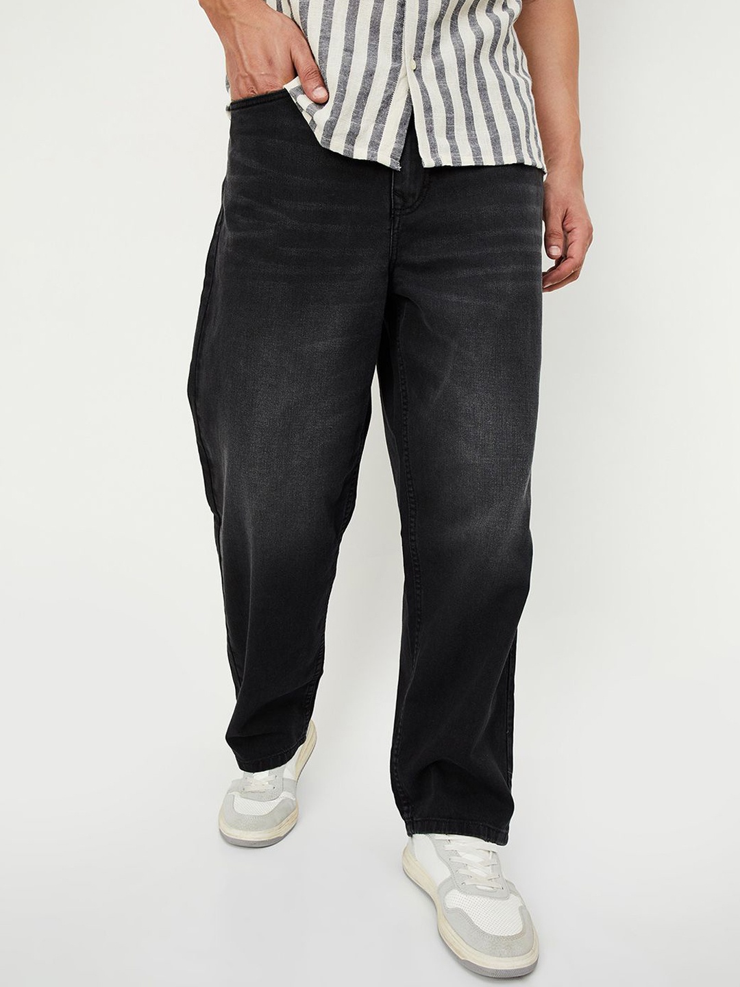 

max Men Light Fade Jeans, Black