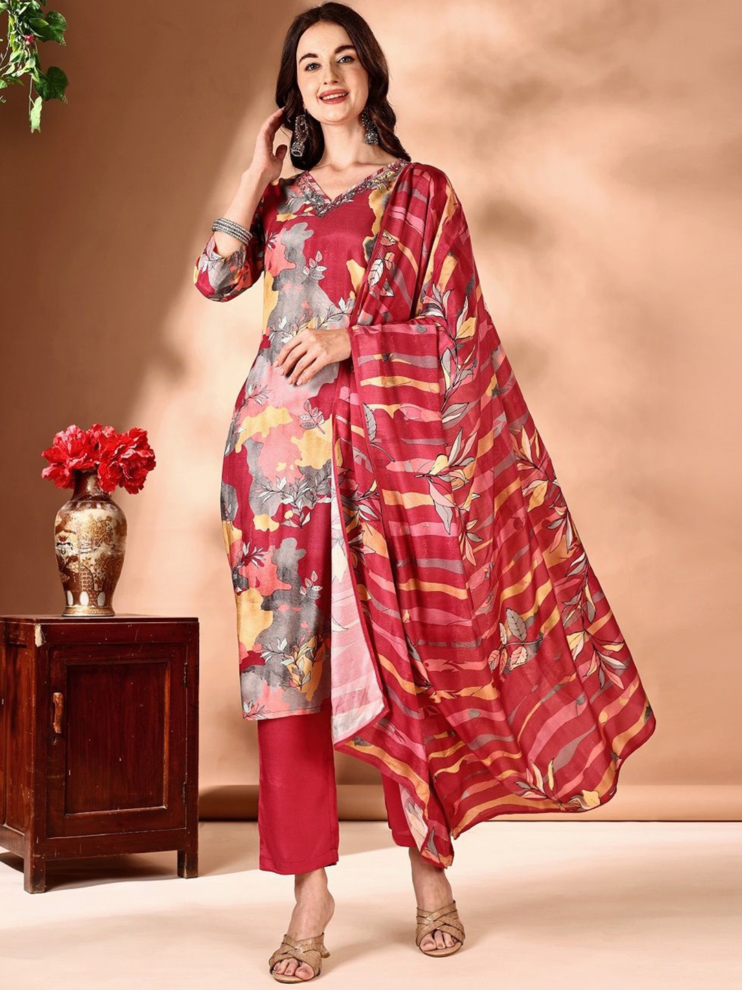 

JIVORA Floral Printed V-Neck Beads & Stones Straight Kurta With Trousers & Dupatta, Burgundy