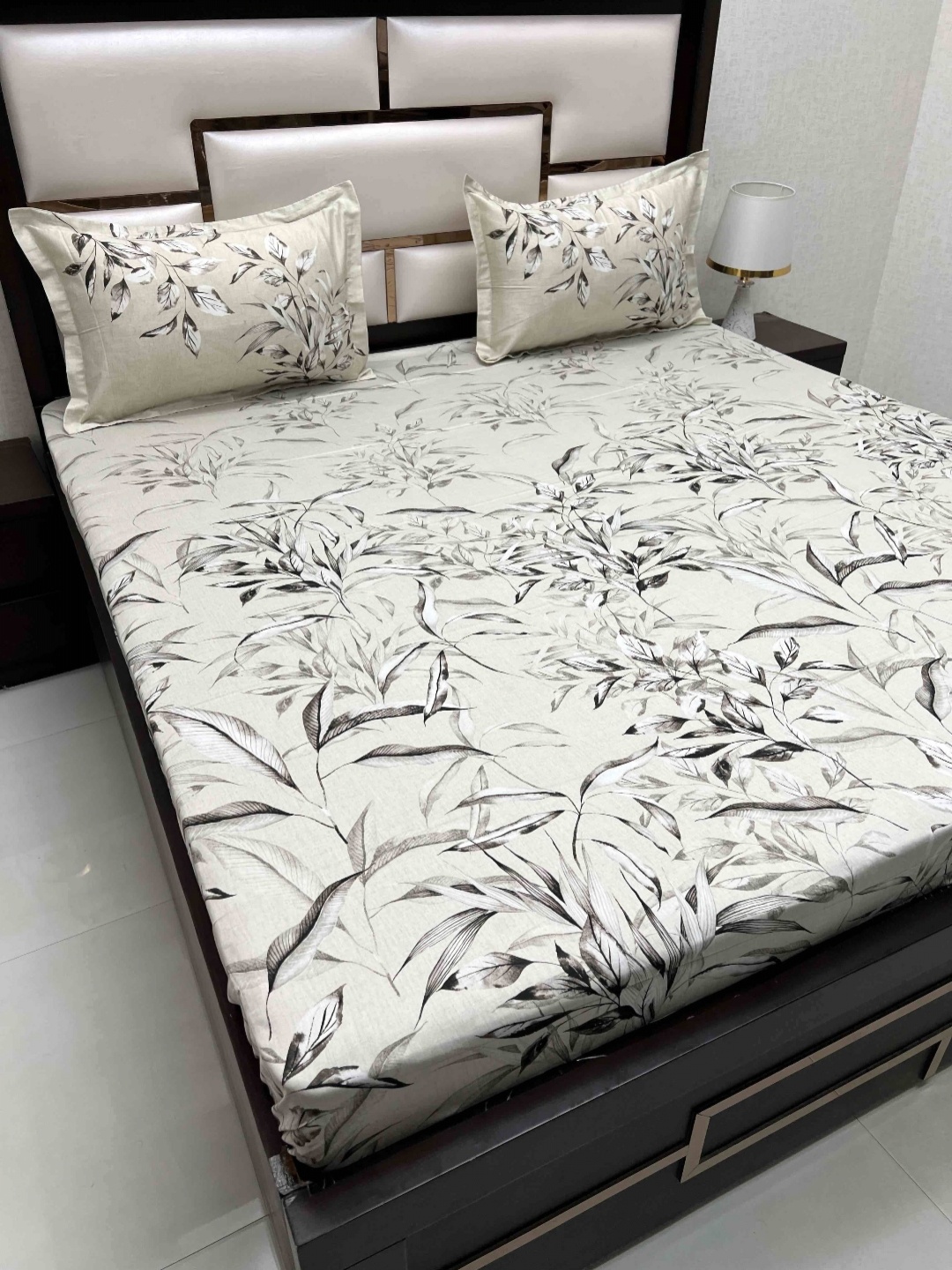 

Pure Decor Majestic Off White Floral Printed Cotton 350TC King Bedsheet Set 2.74 x 2.72m