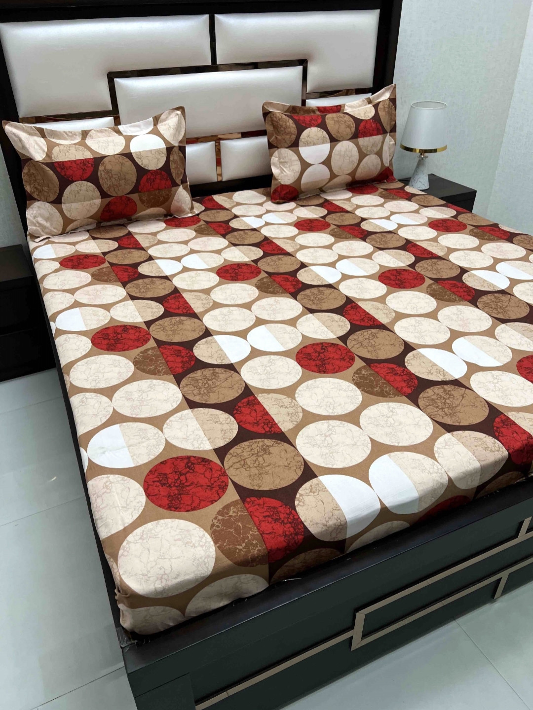 

Pure Decor Red & Brown Geometric Microfiber 220 TC King Bedsheet Set 2.73 m x 2.73 m