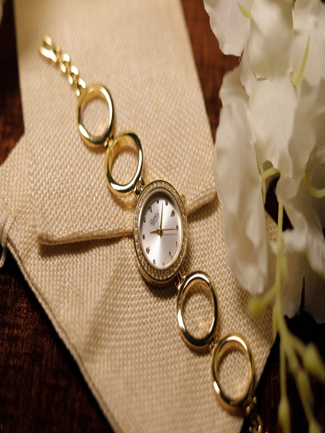 

Ajanta Quartz Women Dial & Stainless Steel Straps Analogue Watch AWC201KTL SGD, Gold