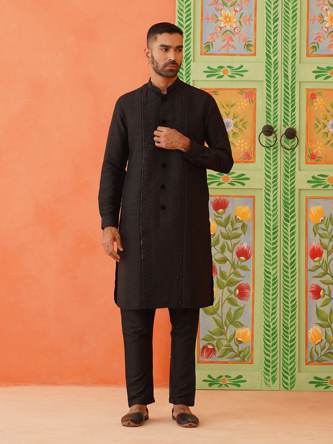 

TheEthnic.Co Embroidered Beads & Stones Mandarin Collar Straight Kurta with Pyjamas, Black