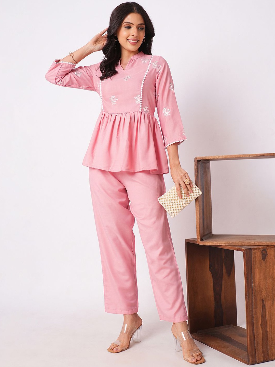 

Selvia Floral Embroidered Mandarin Collar Three-Quarter Sleeves Tunic With Trouser, Pink