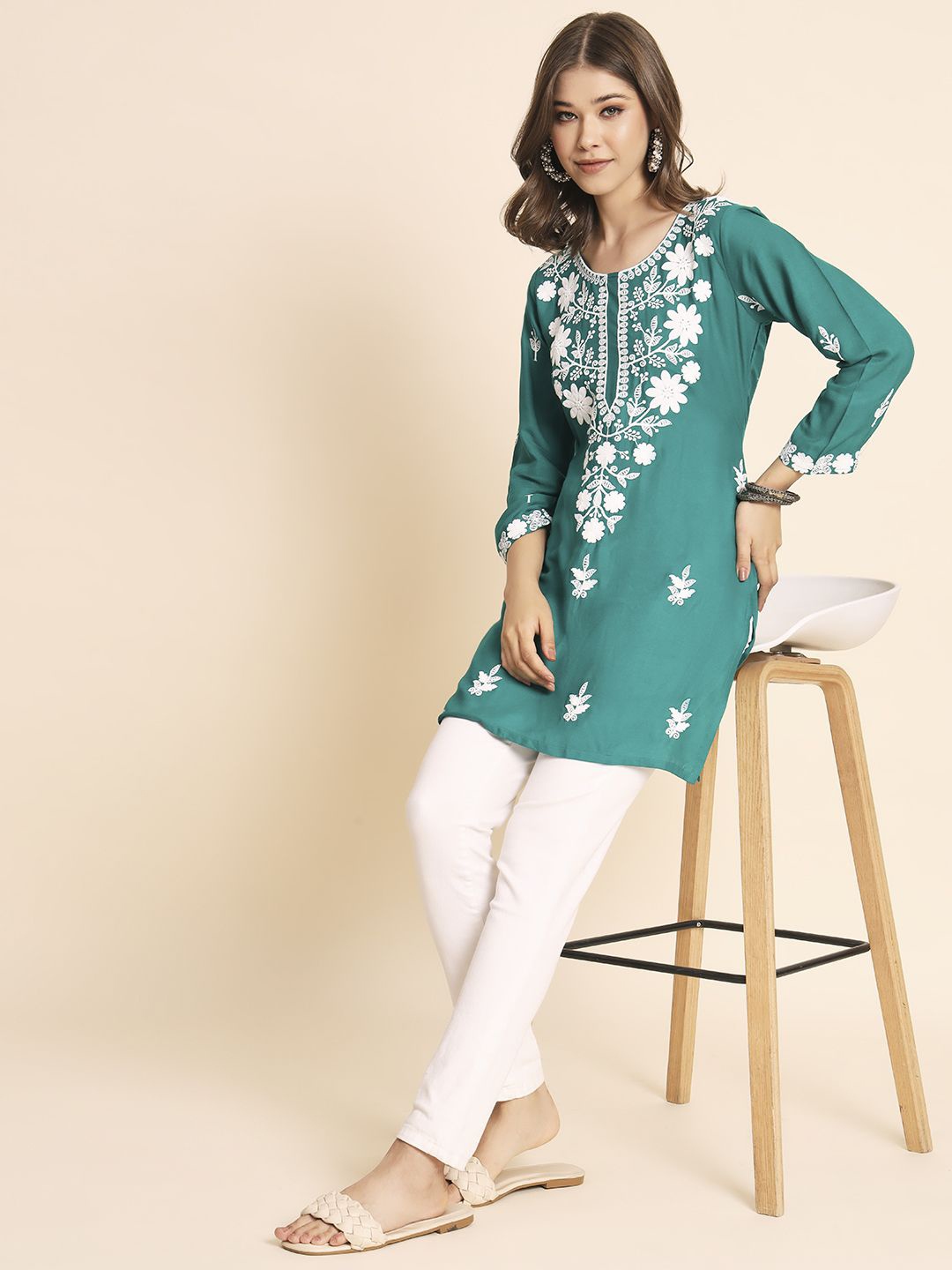 

VAIRAGEE Women Floral Embroidered Thread Work Thread Work Kurti, Turquoise blue