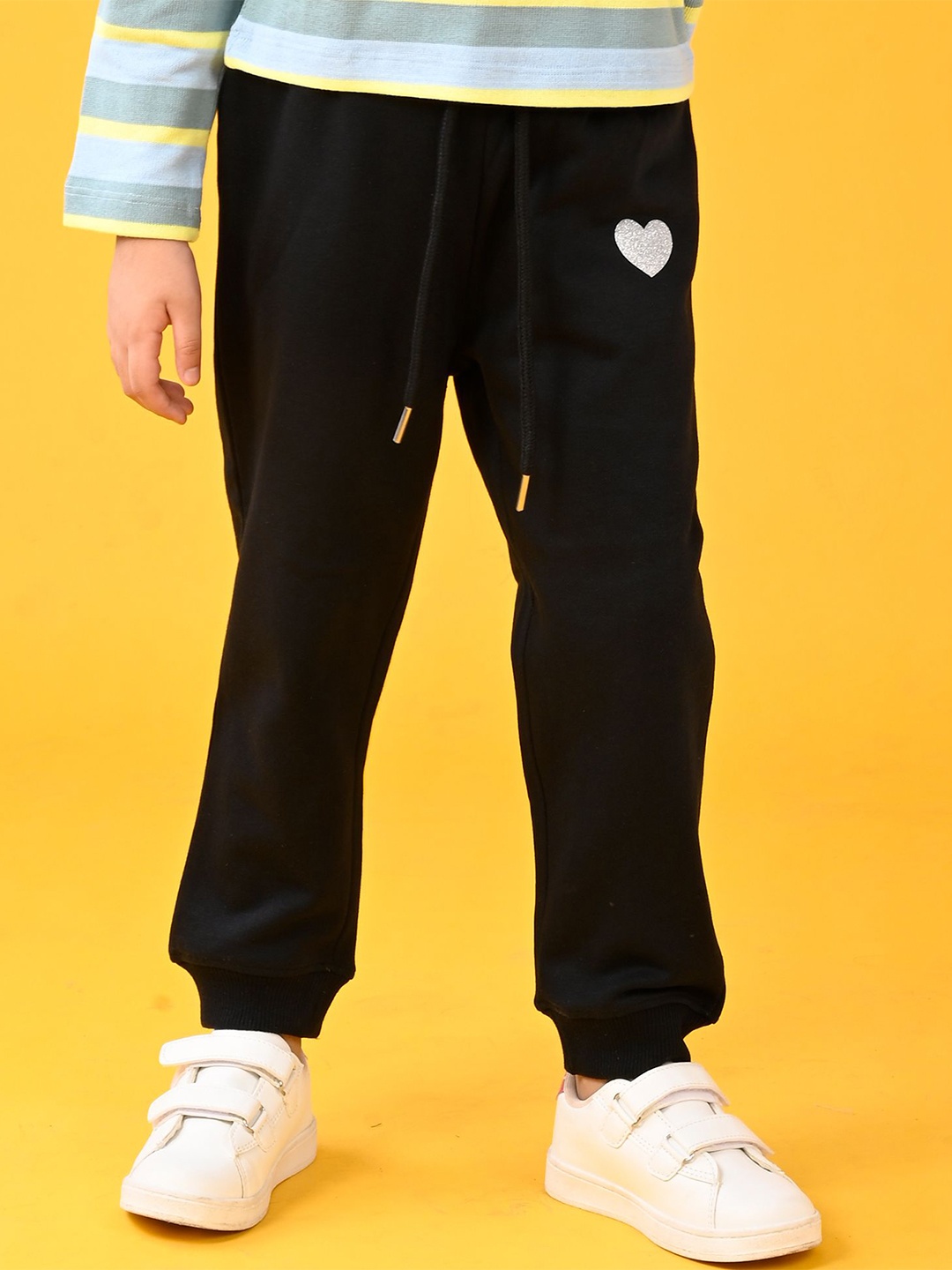 

Anthrilo Girls Mid-Rise Jogger, Black