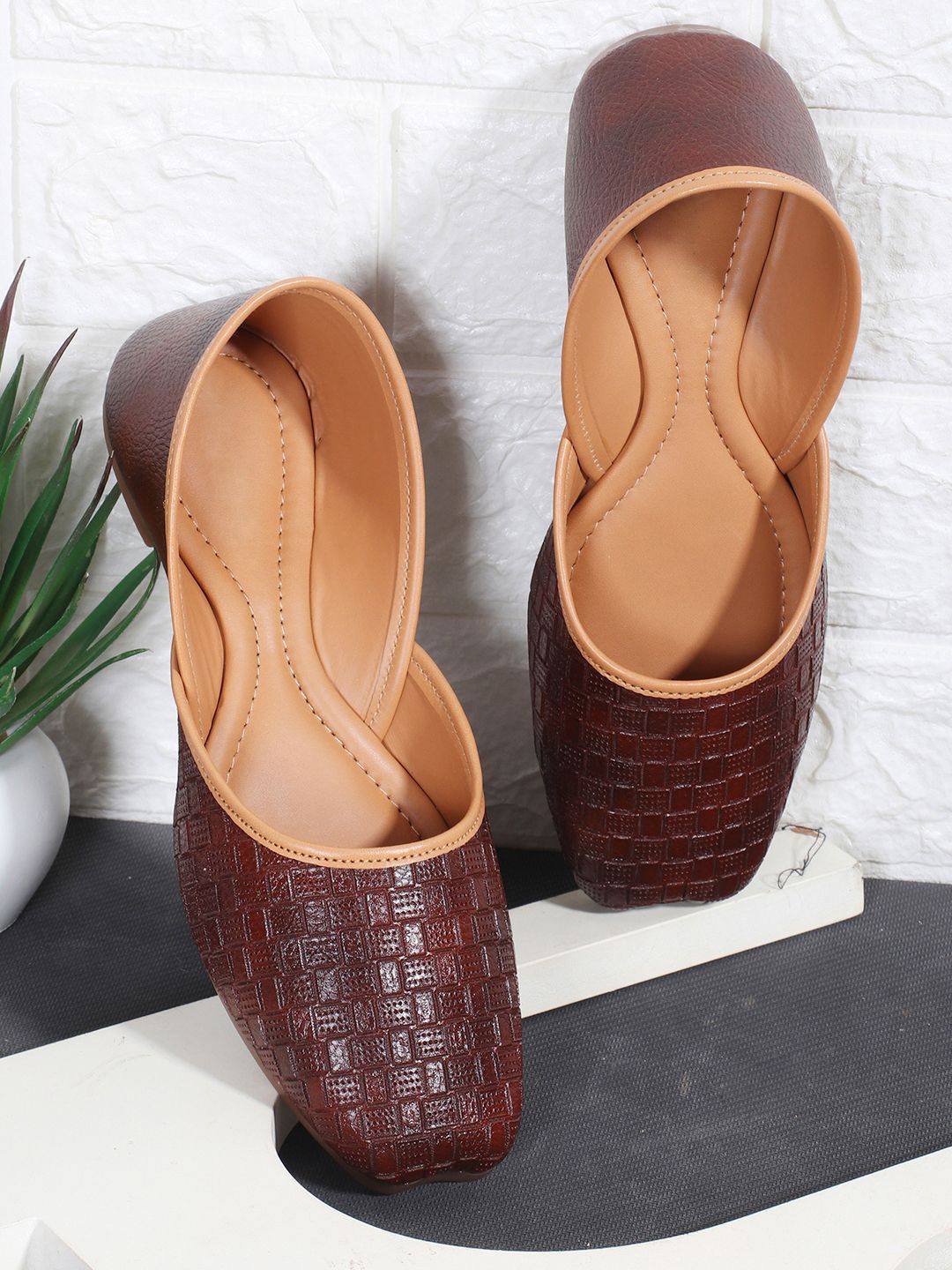 

sneakers villa Women Square Toe Slip-On Mojaris Flats, Brown