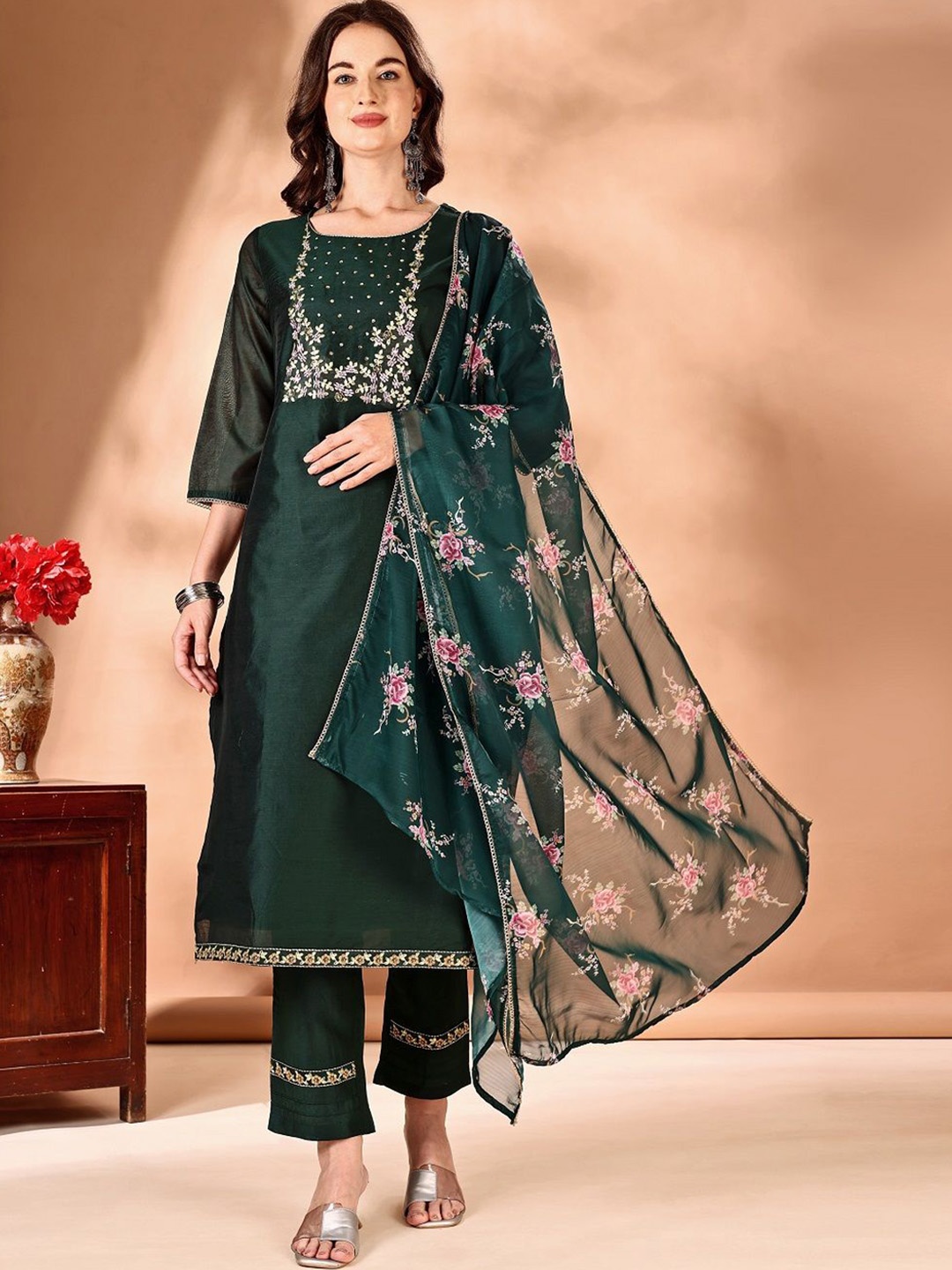 

JIVORA Floral Embroidered Sequinned Kurta with Trouser & Dupatta, Green