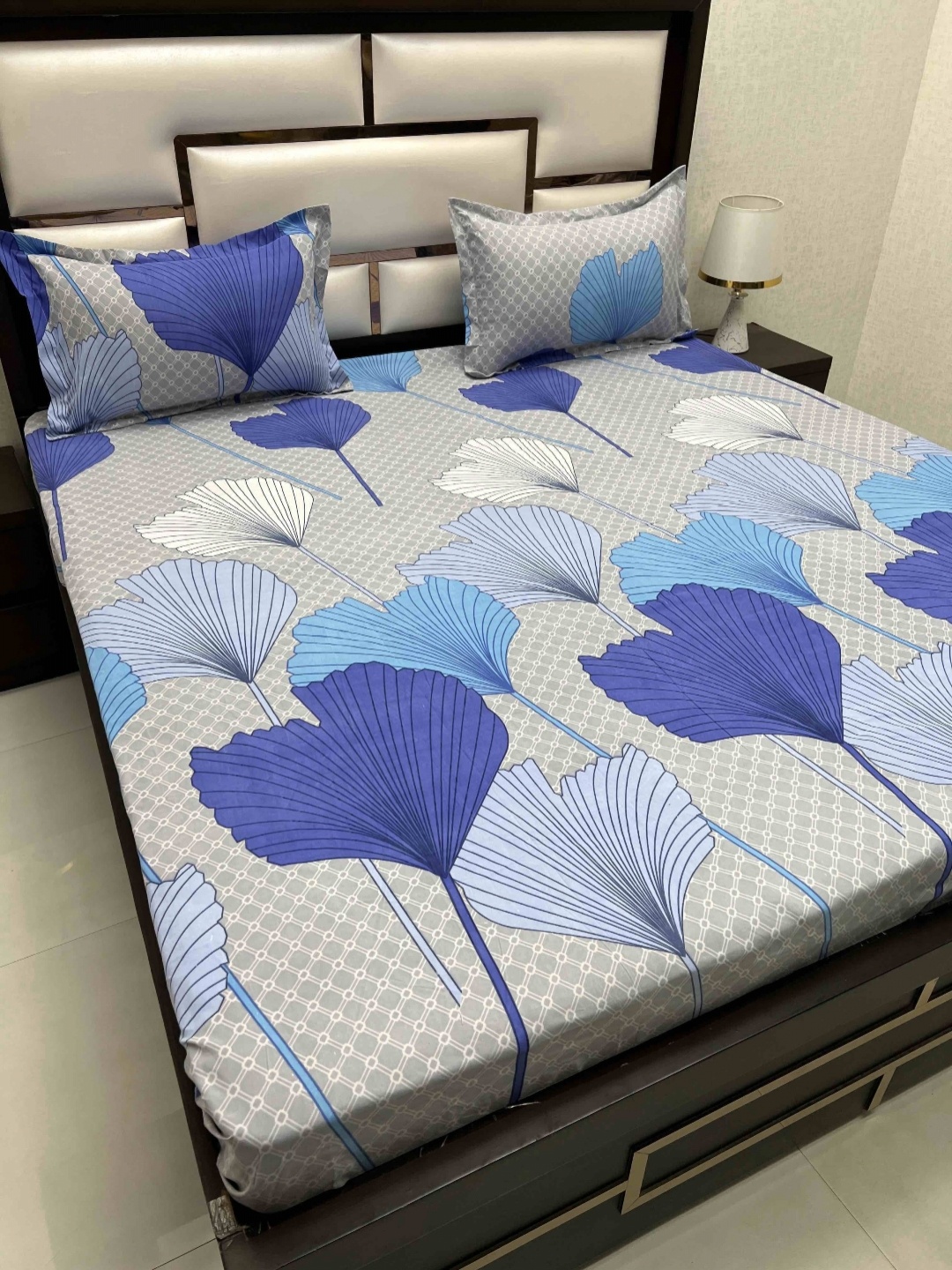 

Pure Decor Blue & White Floral Microfiber 330 TC King Bedsheet Set 2.75 m x 2.72 m
