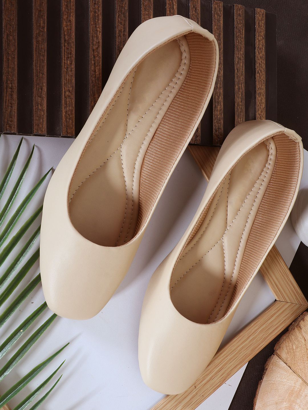 

sneakers villa Women Round Toe Ballerinas Flats, Cream