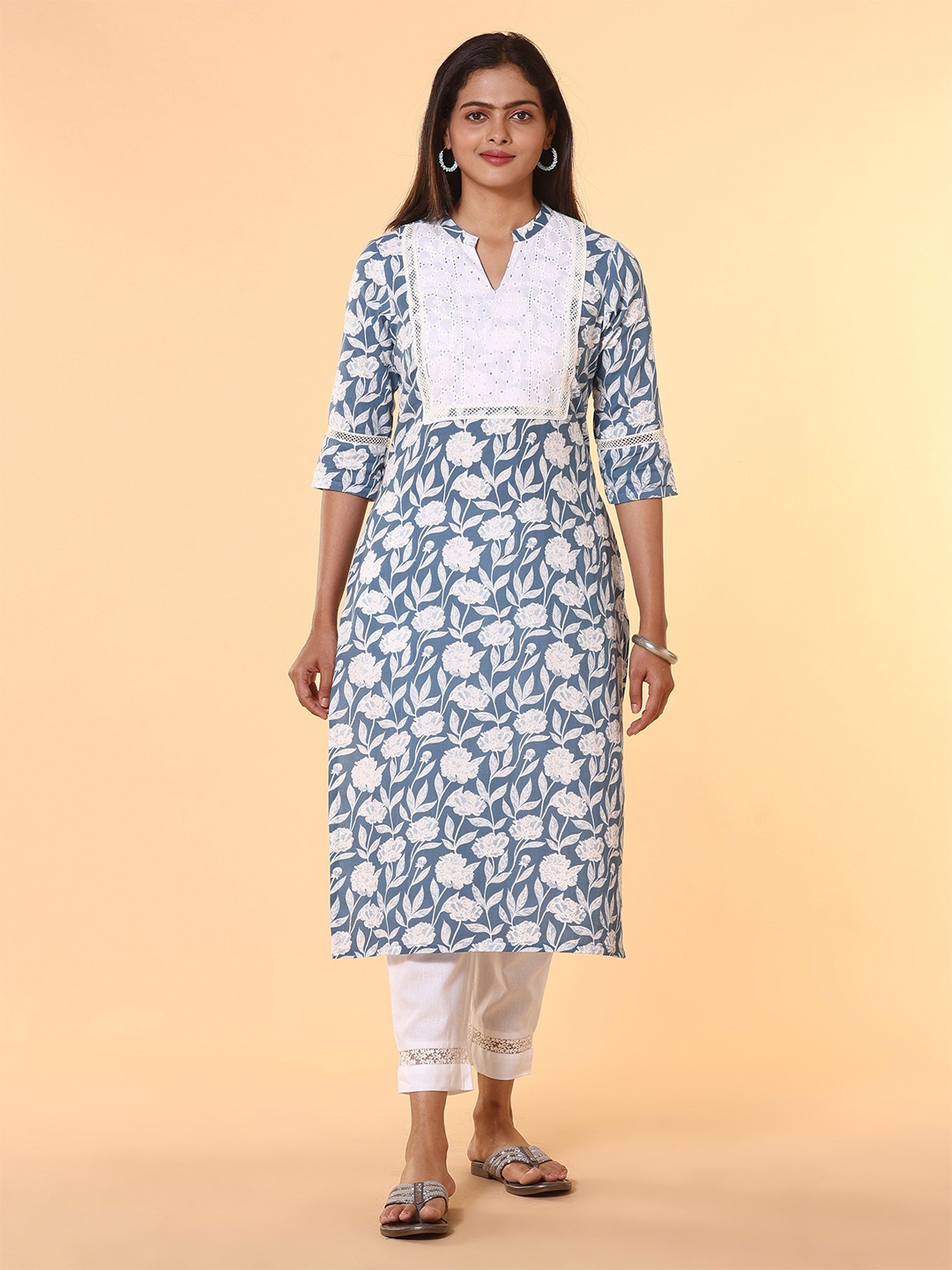 

Vismay Floral Printed mandarin Collar Three-Quarter Sleeves Regular Pure Cotton Kurta, Blue