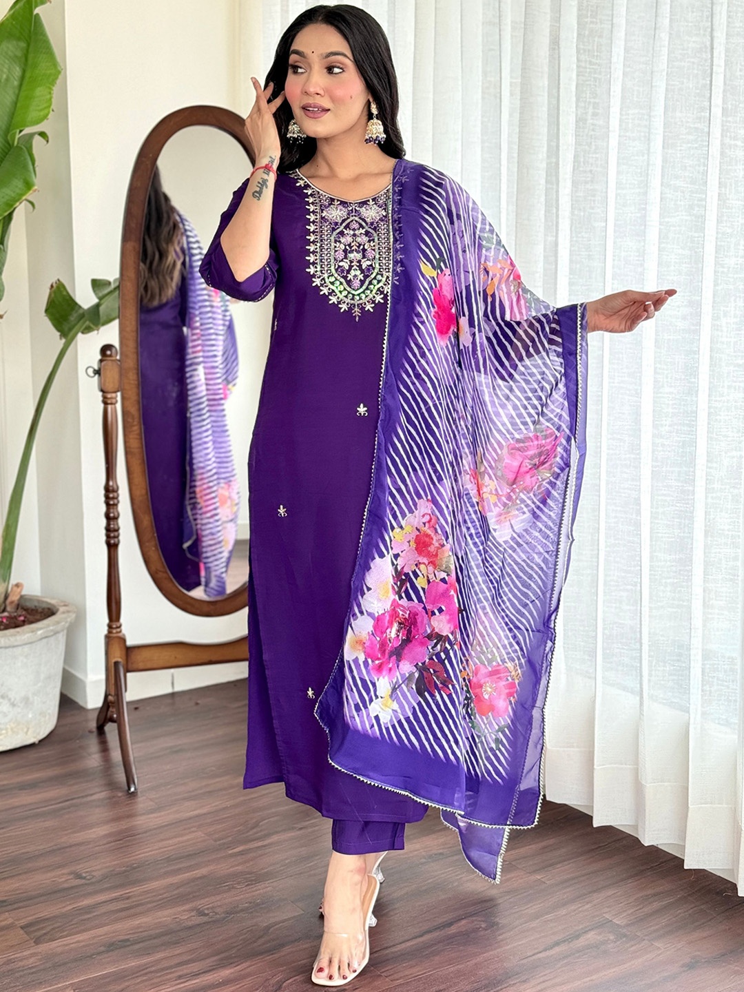 

BLACK SCISSOR Embroidered Regular Chanderi Silk Straight Kurta with Trousers & Dupatta, Purple