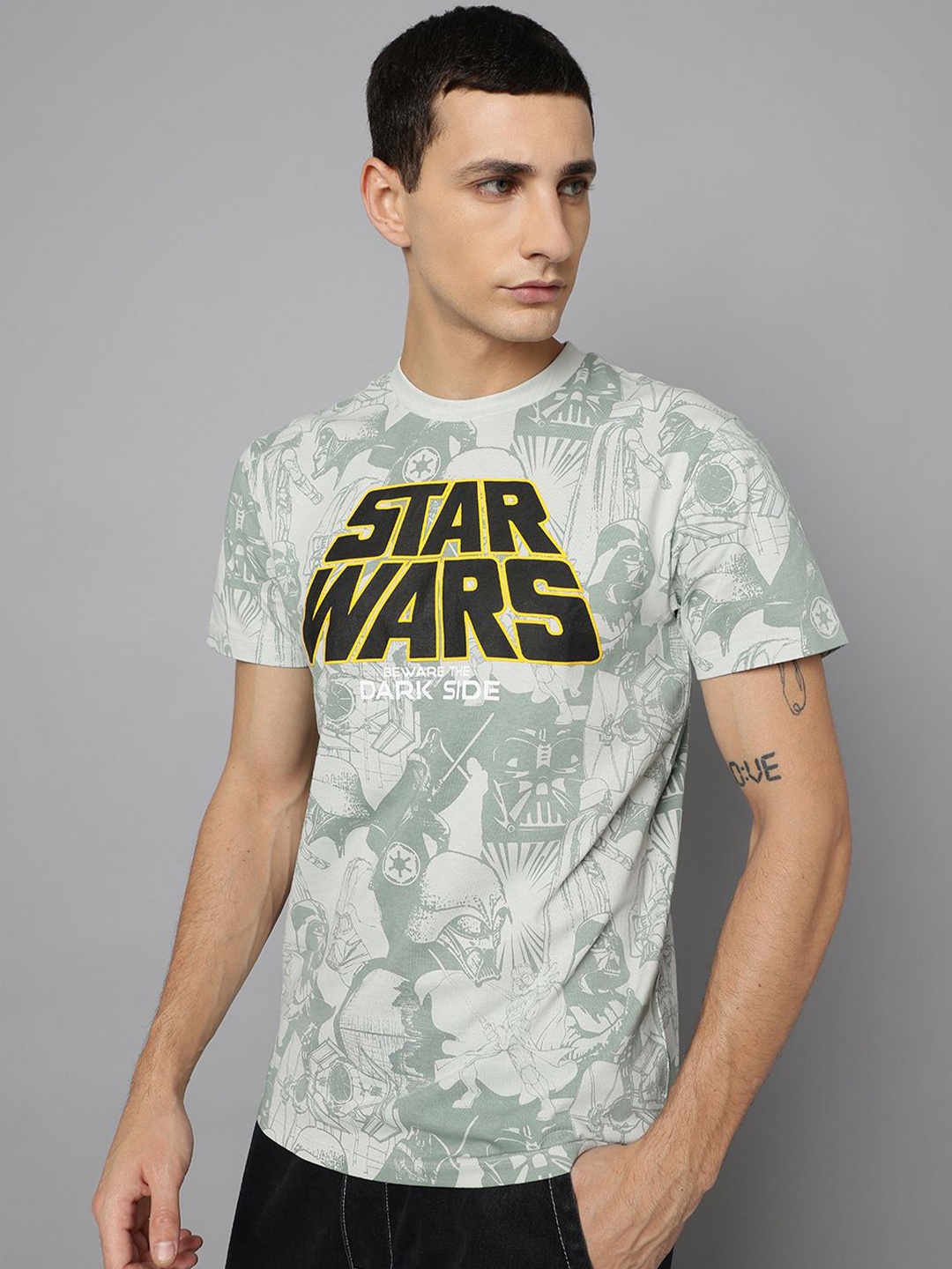 

Free Authority Men Star Wars Printed Cotton T-shirt, Grey