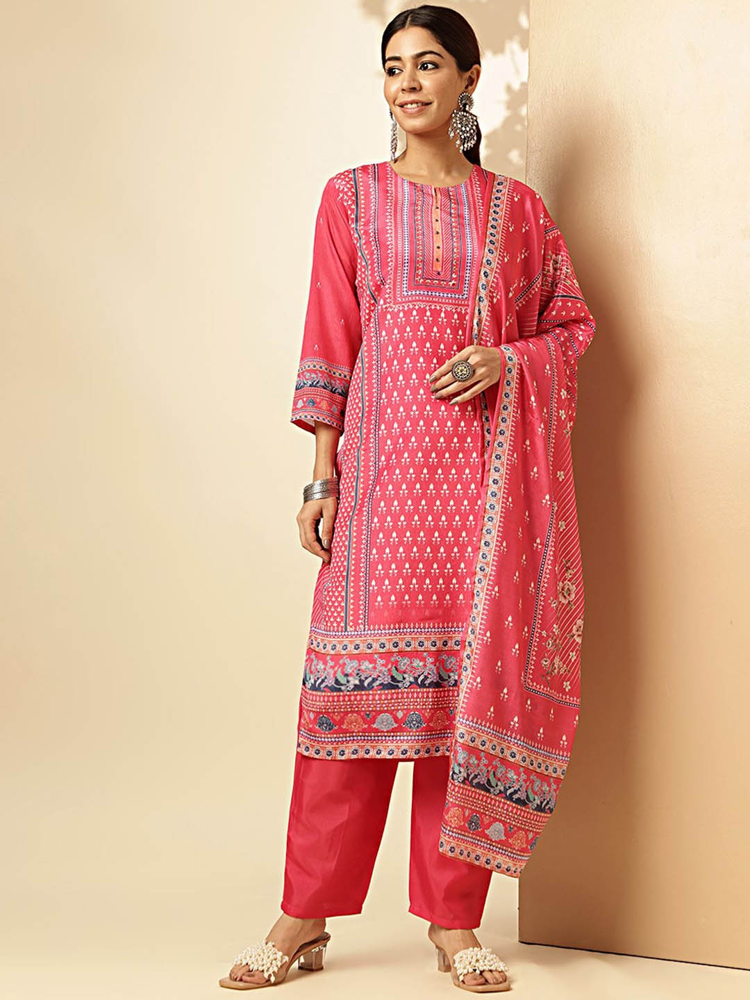 

Vbuyz Geometric Printed Sequinned Straight Kurta with Trousers & Dupatta, Pink