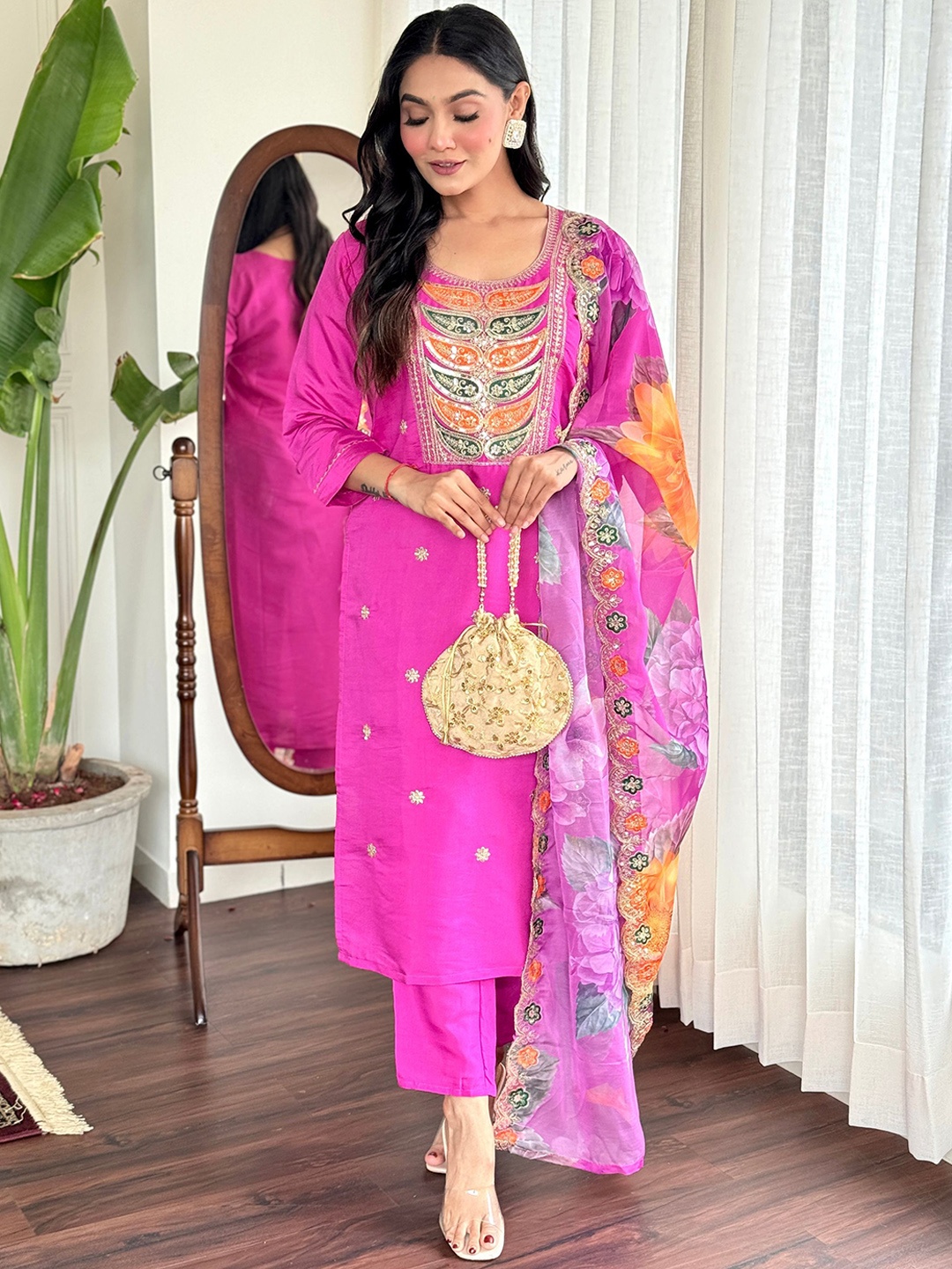 

BLACK SCISSOR Embroidered Regular Chanderi Silk Straight Kurta with Trousers & Dupatta, Pink