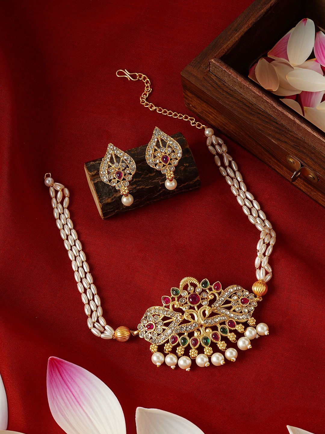 

TEEJH Gold-Plated Kundan -Studded & Beaded Jewellery Set