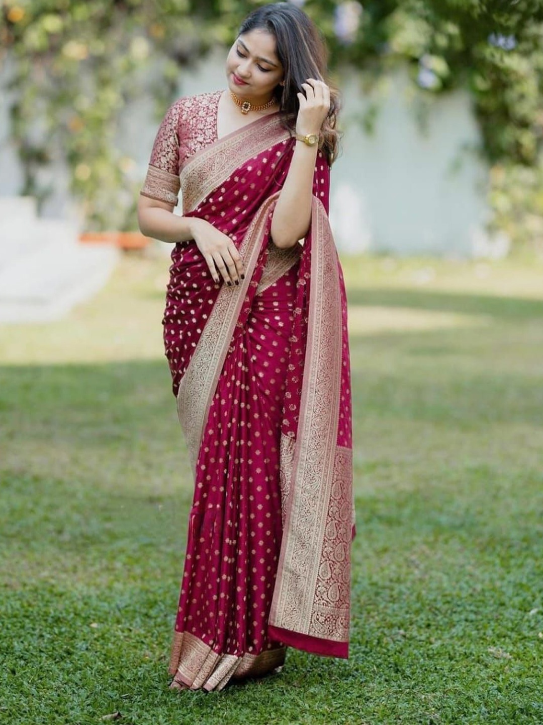 

VASALI Woven Design Zari Kanjeevaram Saree, Maroon