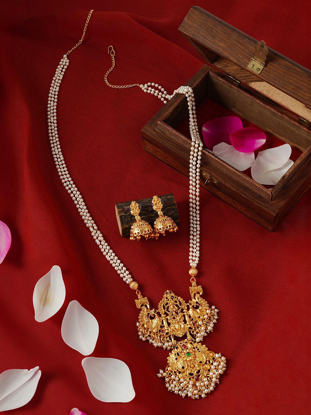 

TEEJH Gold-Plated Stone-Studded & Beaded Jewellery Set