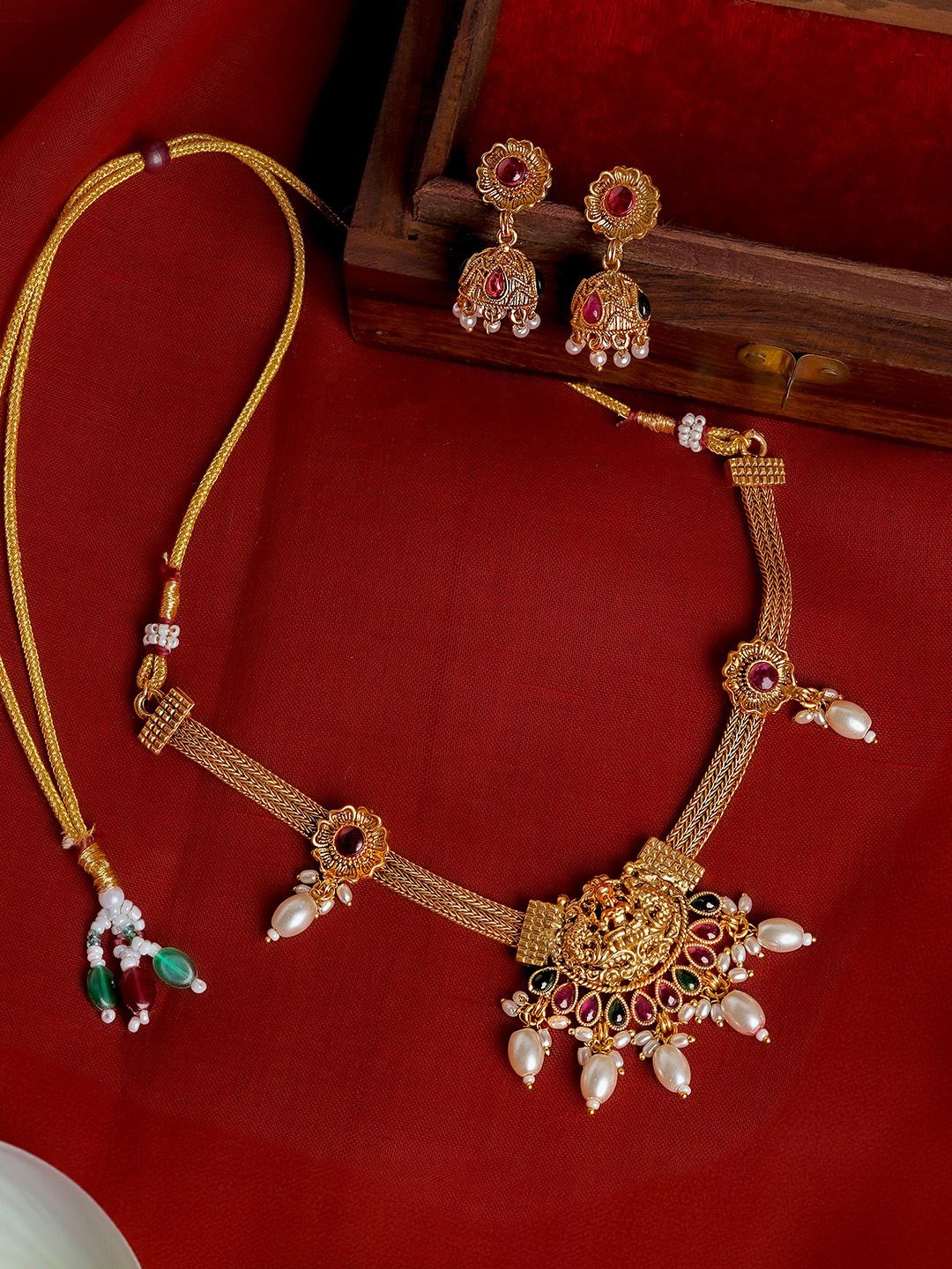 

TEEJH Gold-Plated Stone-Studded & Beaded Jewellery Set