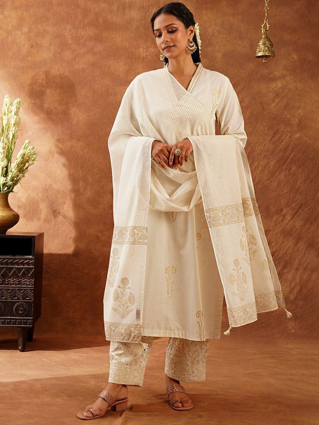 

JAYPORE Floral Printed Cotton Silk Dupatta, Off white