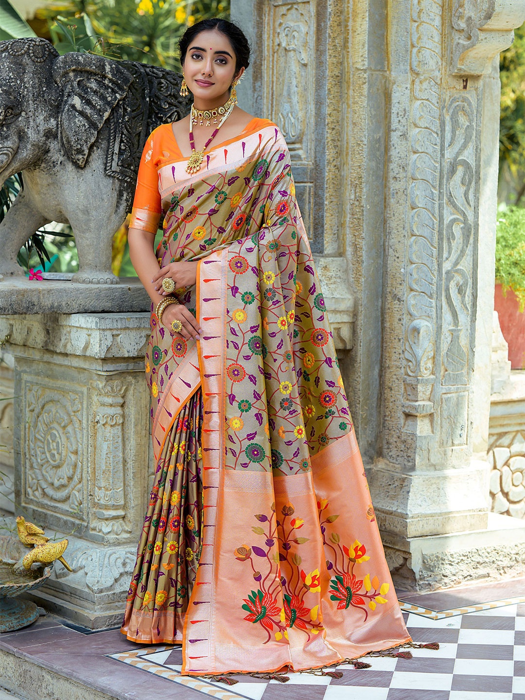 

AWRIYA Floral Zari Pure Silk Banarasi Saree, Brown