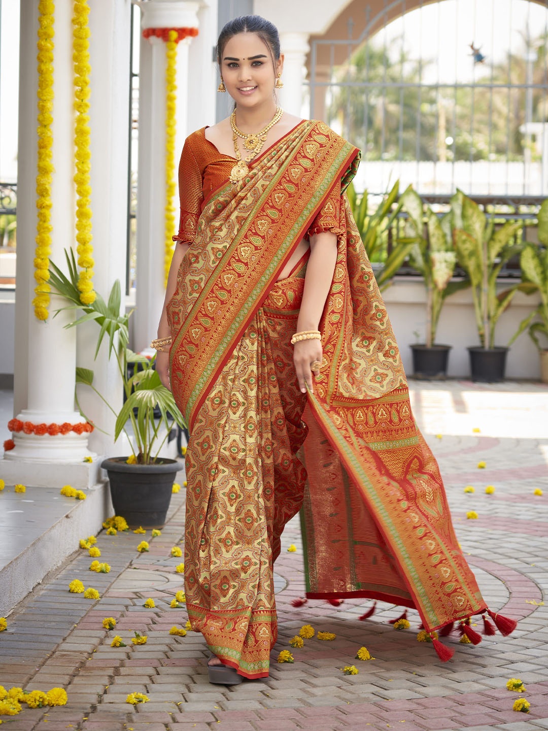 

MANOHARI Ethnic Motifs Zari Pure Silk Banarasi Saree, Orange