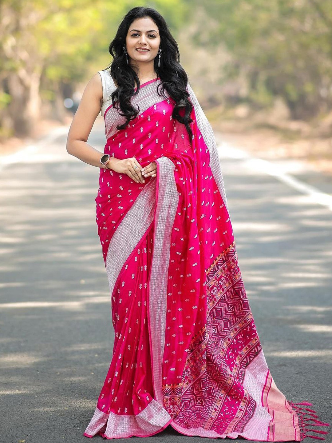 

VASALI Woven Design Zari Kanjeevaram Saree, Pink