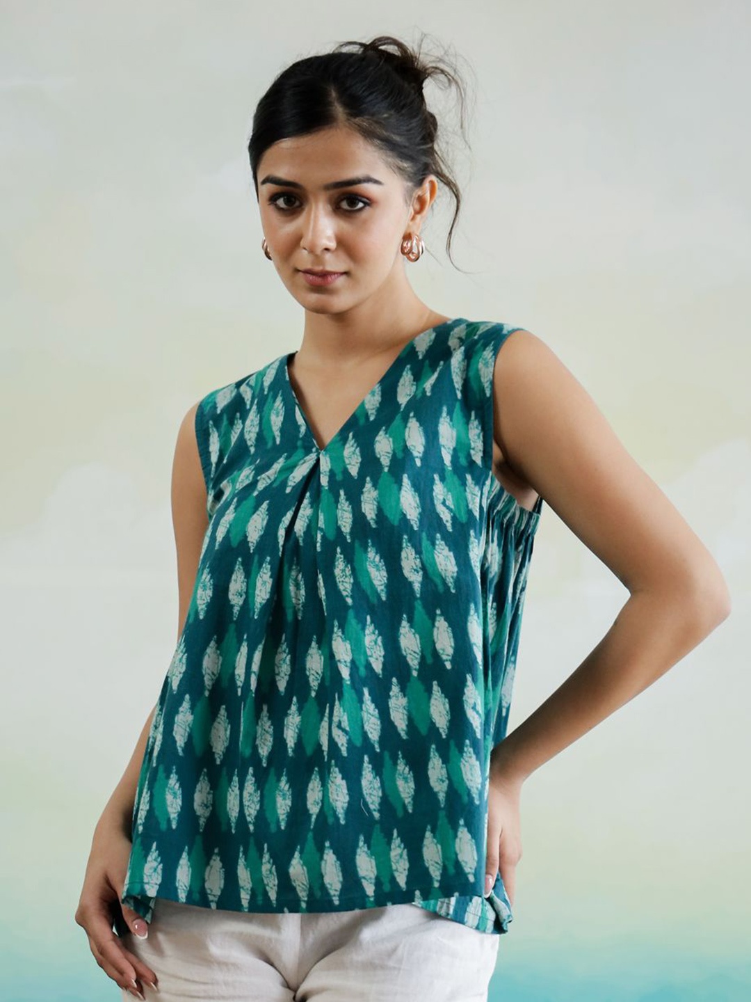 

SANSKRUTIHOMES V-Neck Geometric Print Cotton Top, Teal