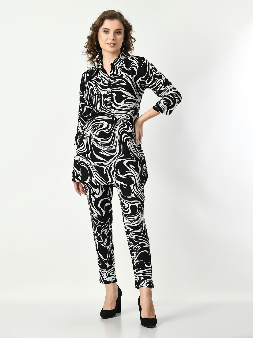 

VAPPSYAM Printed Top With Trouser Co-Ords, Black