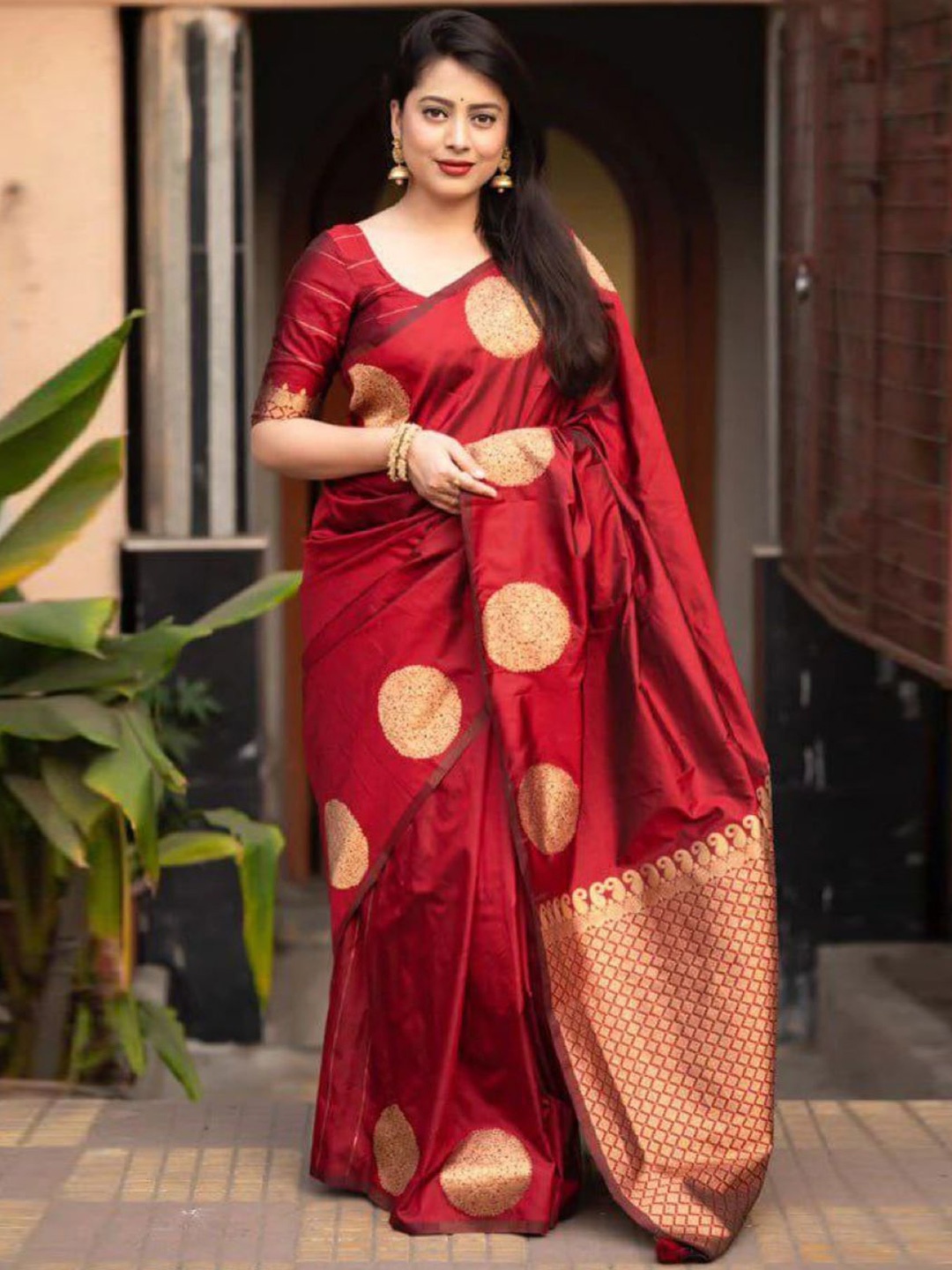 

VASALI Woven Design Zari Kanjeevaram Saree, Red