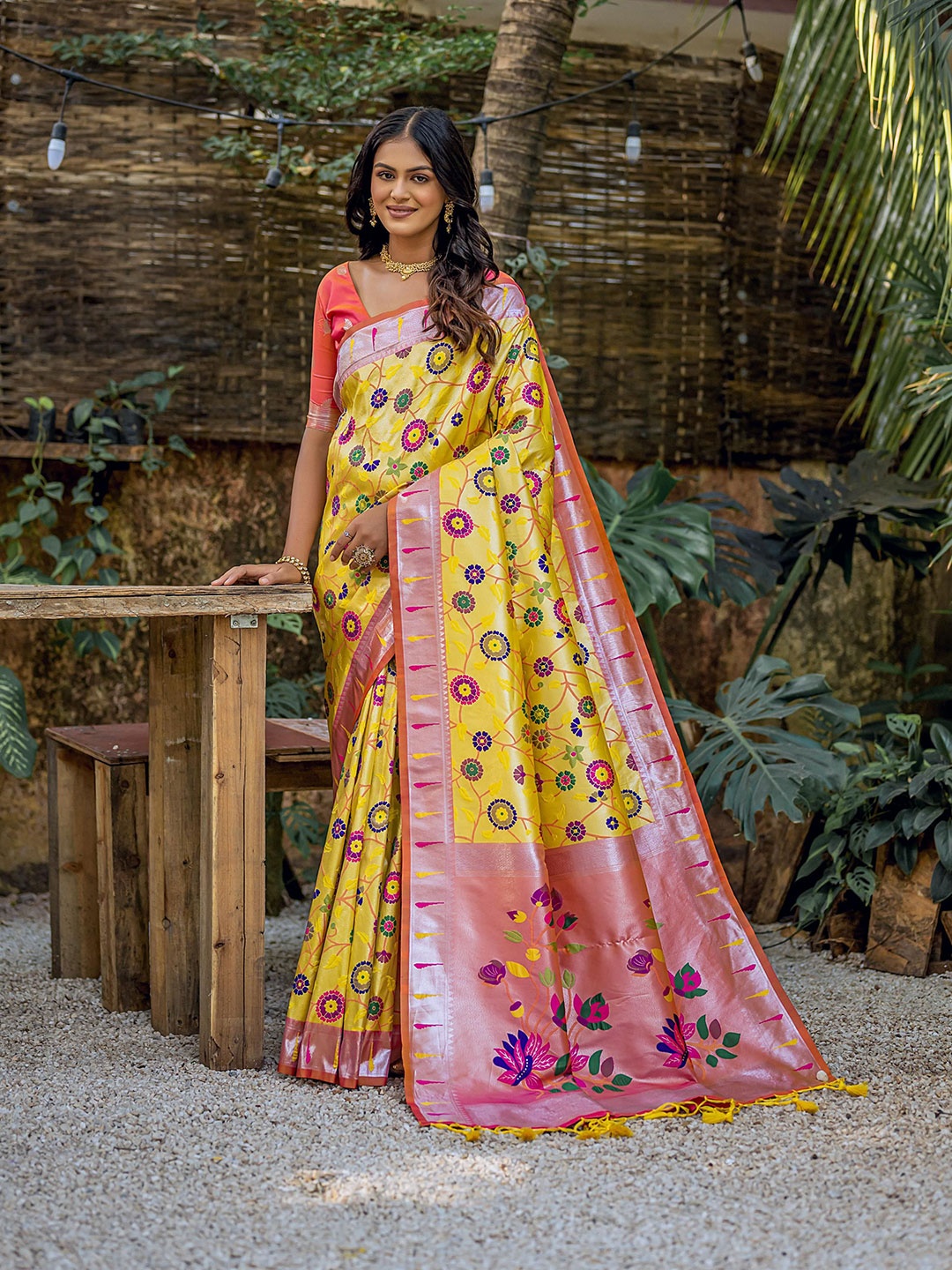 

AWRIYA Women Floral Zari Pure Silk Banarasi Saree, Yellow