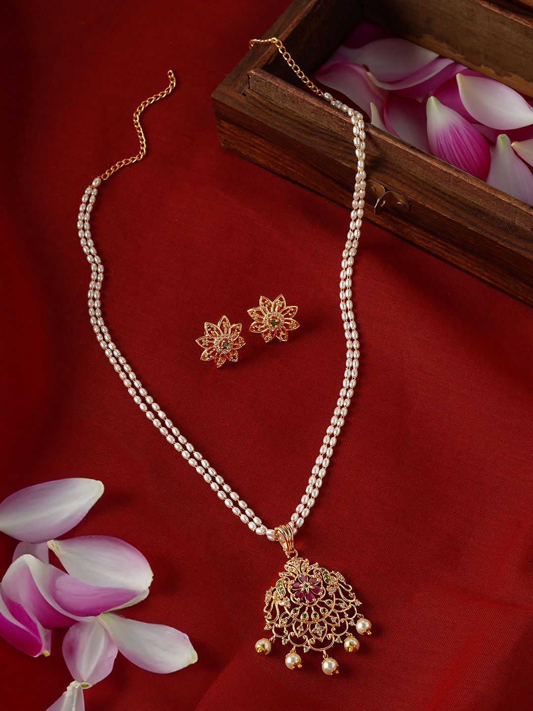 

TEEJH Gold Plated Kundan Studded & Beaded Jewellery Set