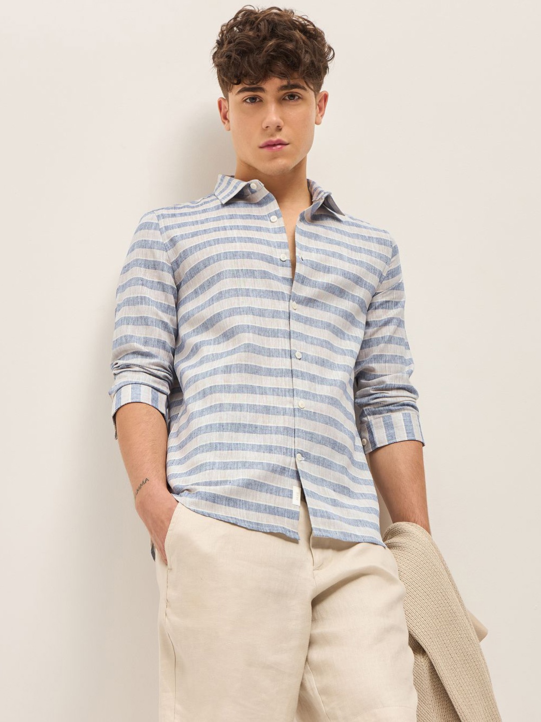 

THE BEAR HOUSE Men Spread Collar Horizontal Striped Slim Fit Casual Shirt, Blue