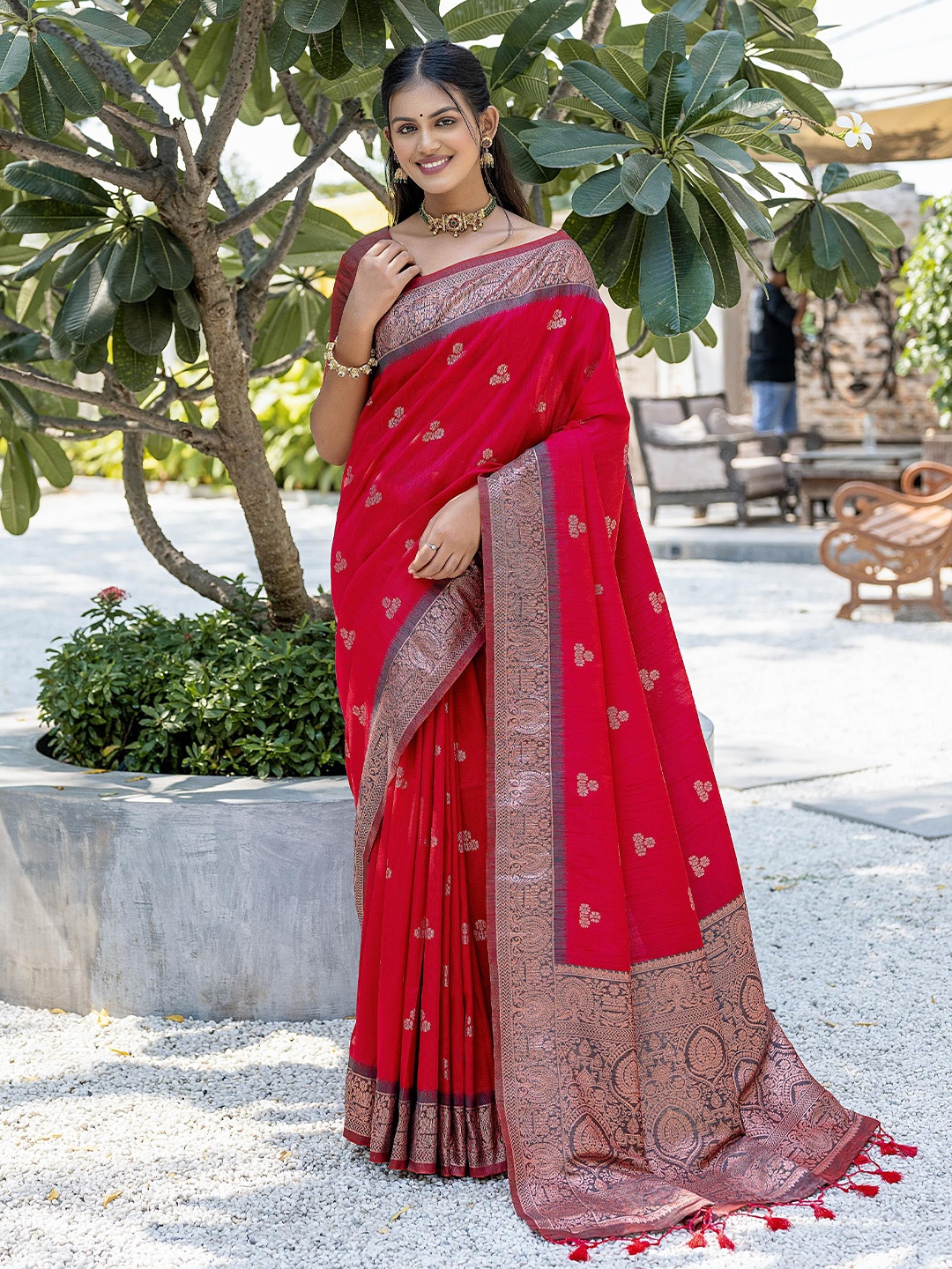 

AWRIYA Ethnic Motifs Zari Pure Silk Banarasi Saree, Red