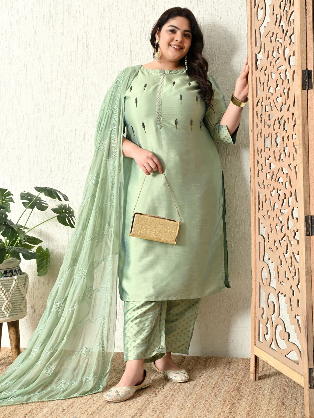

PrettyPlus by Desinoor.com Plus Size Ethnic Motifs Embroidered Kurta Trousers And Dupatta, Sea green