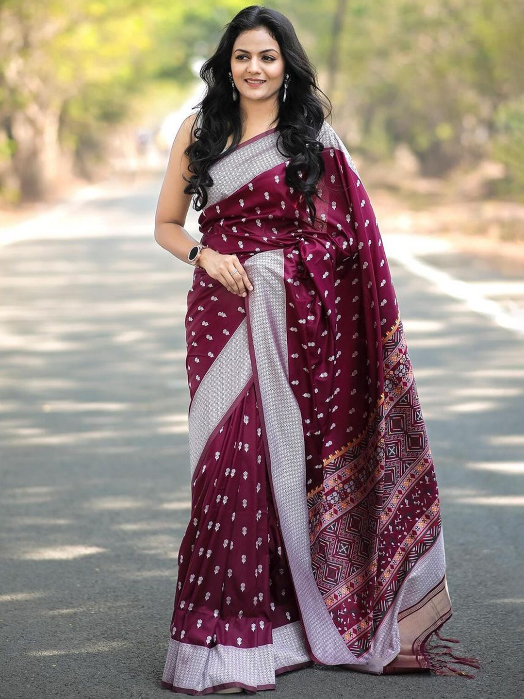 

VASALI Woven Design Zari Kanjeevaram Saree, Purple