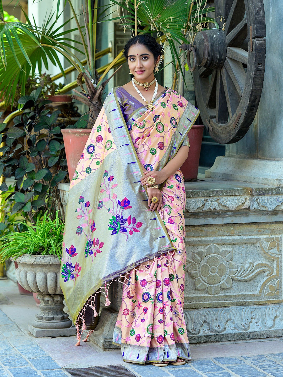 

AWRIYA Women Woven Design Zari Pure Silk Handloom Banarasi Saree with Unstitched Blouse, Peach