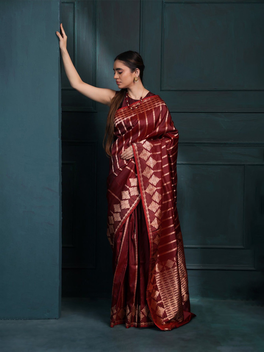 

VASALI Woven Design Zari Kanjeevaram Saree, Maroon