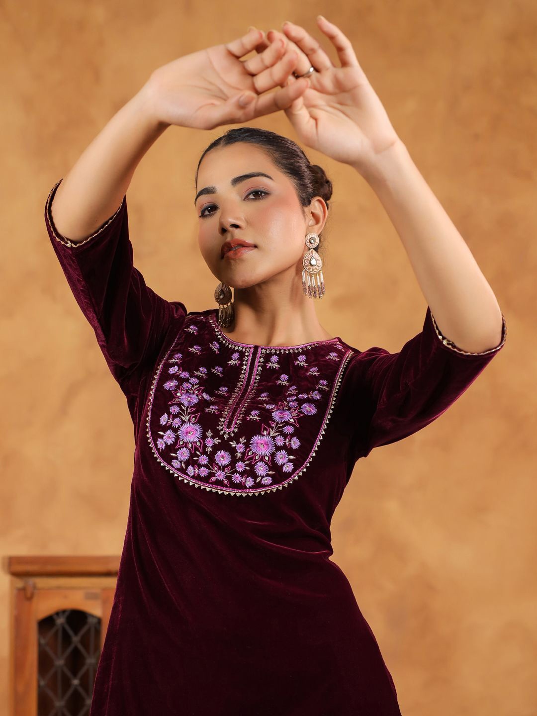 

Janasya Floral Embroidered Velvet Straight Kurta With Trouser, Purple