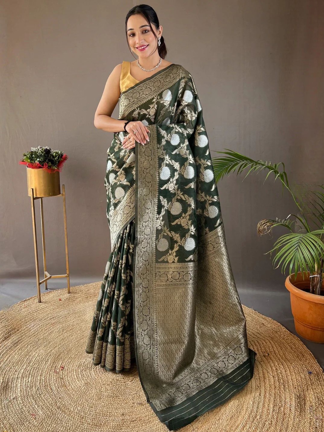 

VASALI Woven Design Zari Kanjeevaram Saree, Green