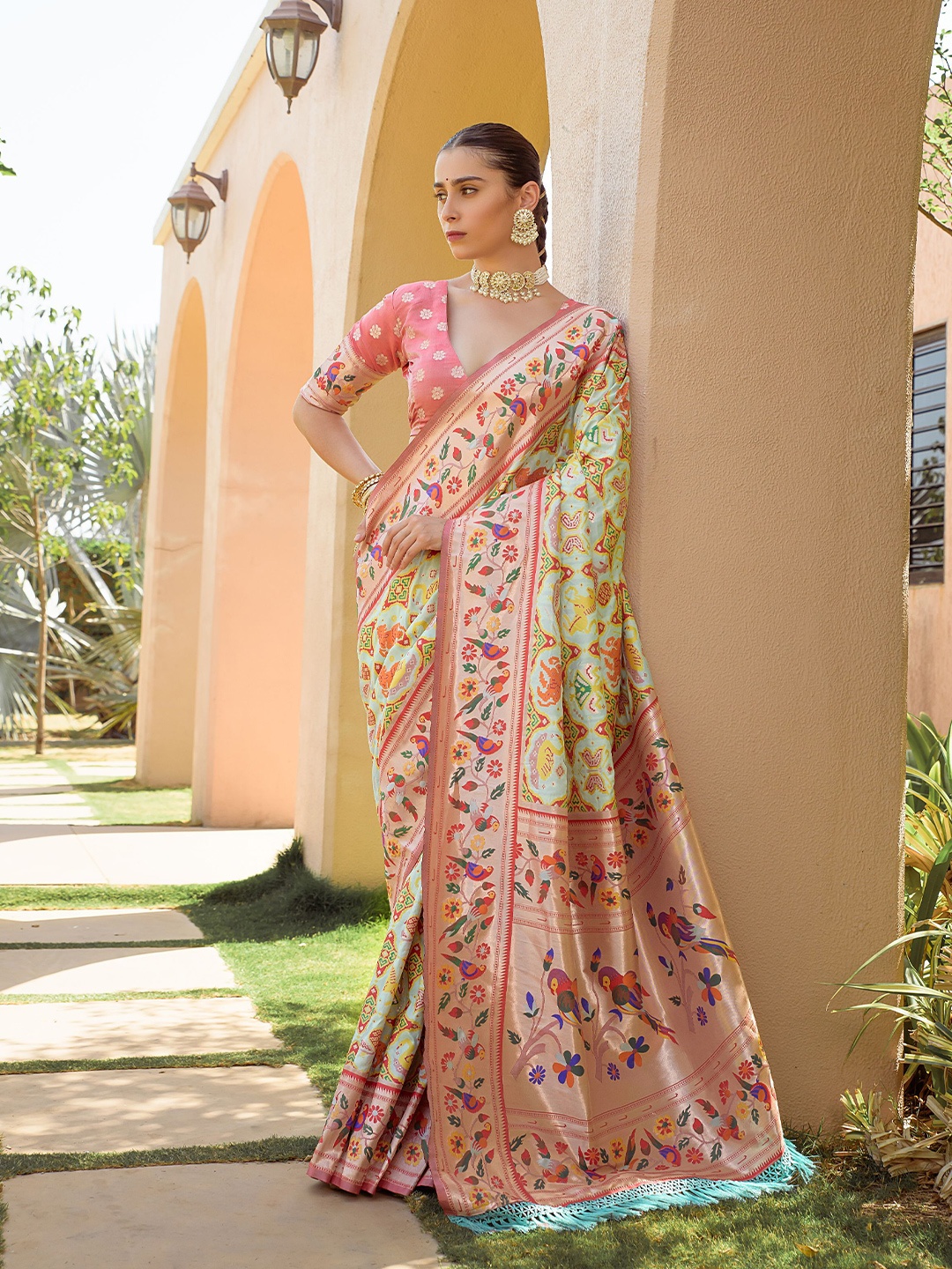 

AWRIYA Woven Design Zari Pure Silk Banarasi Saree, Cream