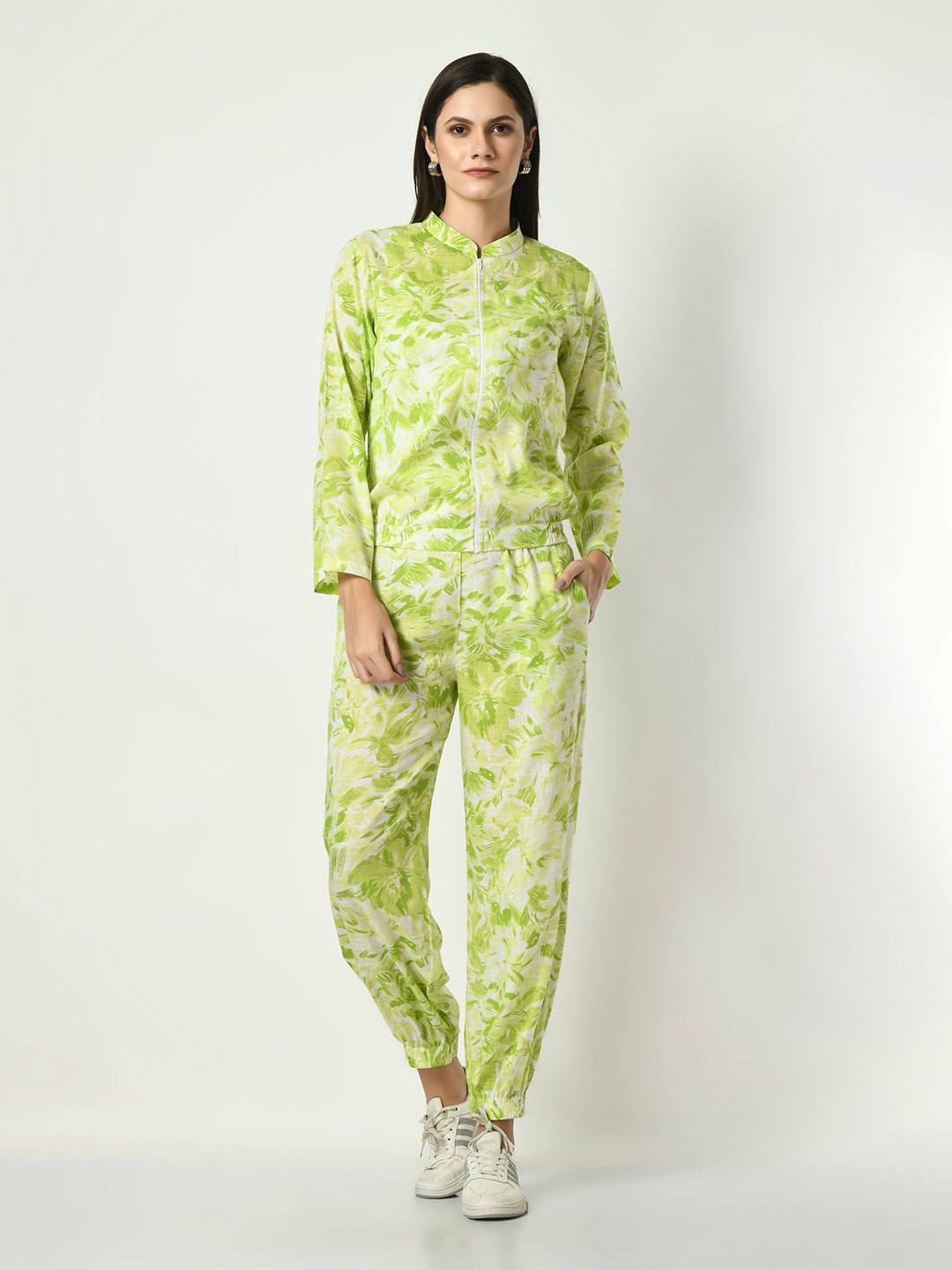 

VAPPSYAM Printed Top With Trouser Co-Ords, Green