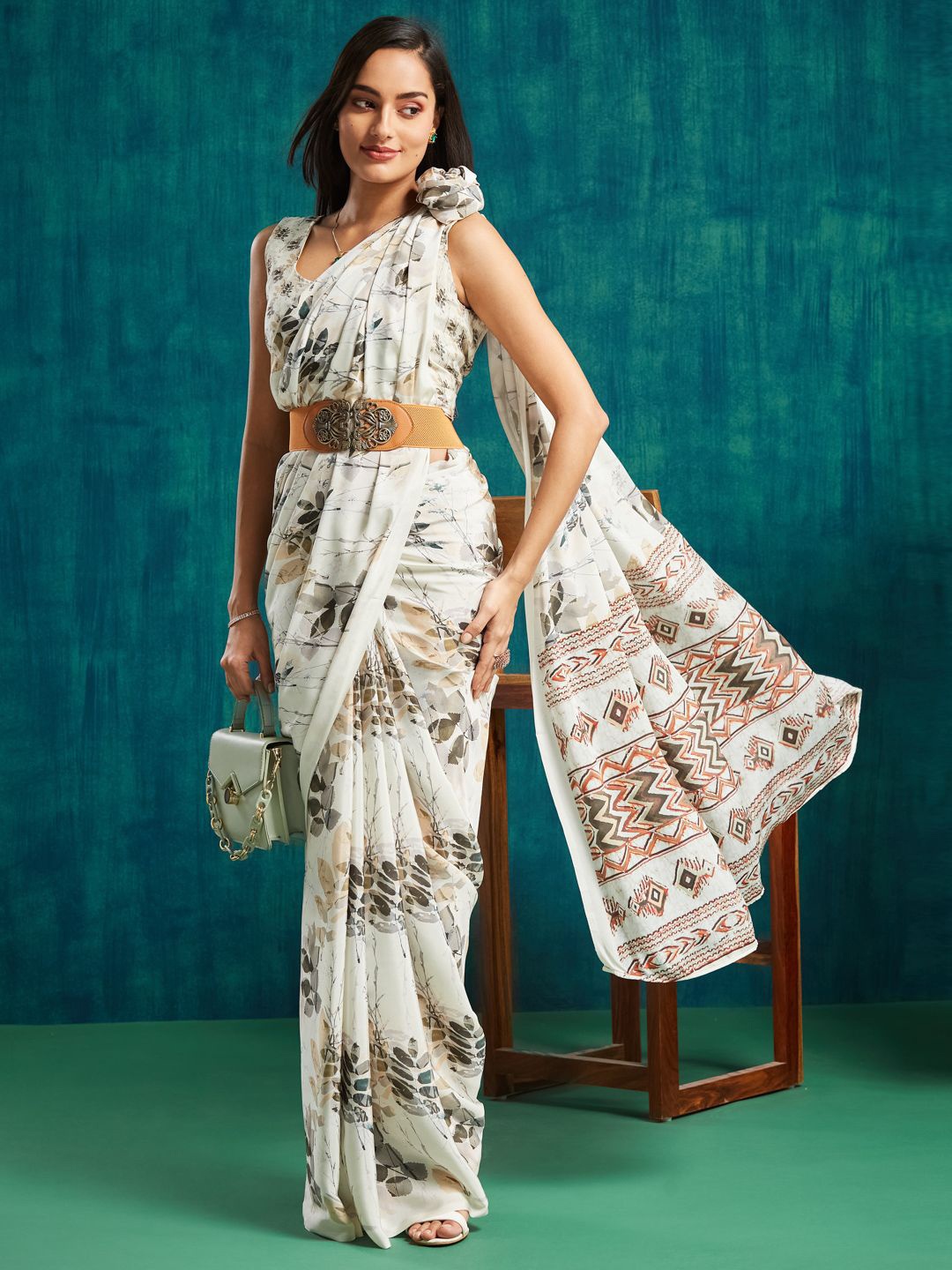 

RACHNA Batik Printed Daily Wear Saree, Cream