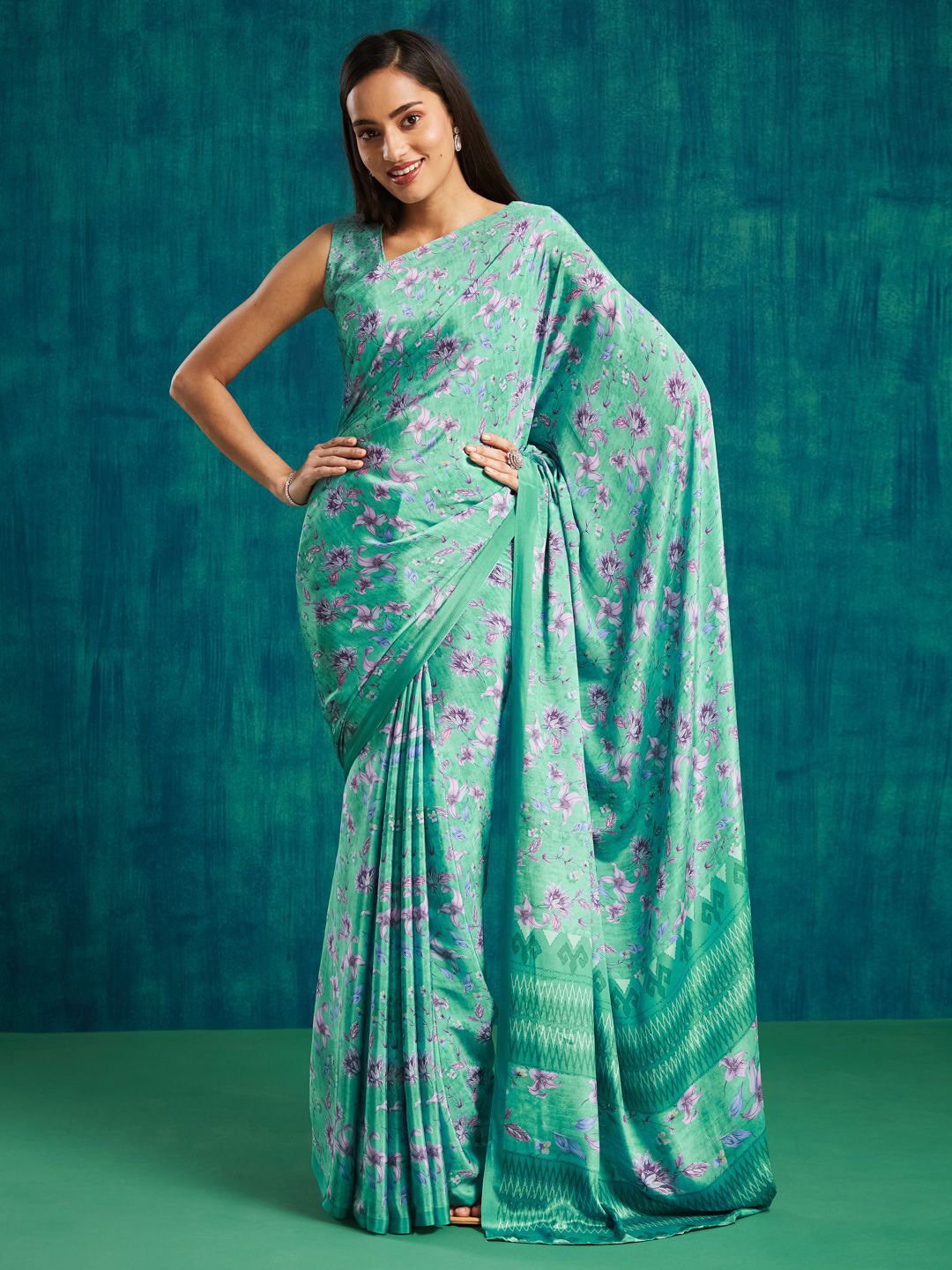 

RACHNA Floral Printed Saree with Blouse Piece, Green