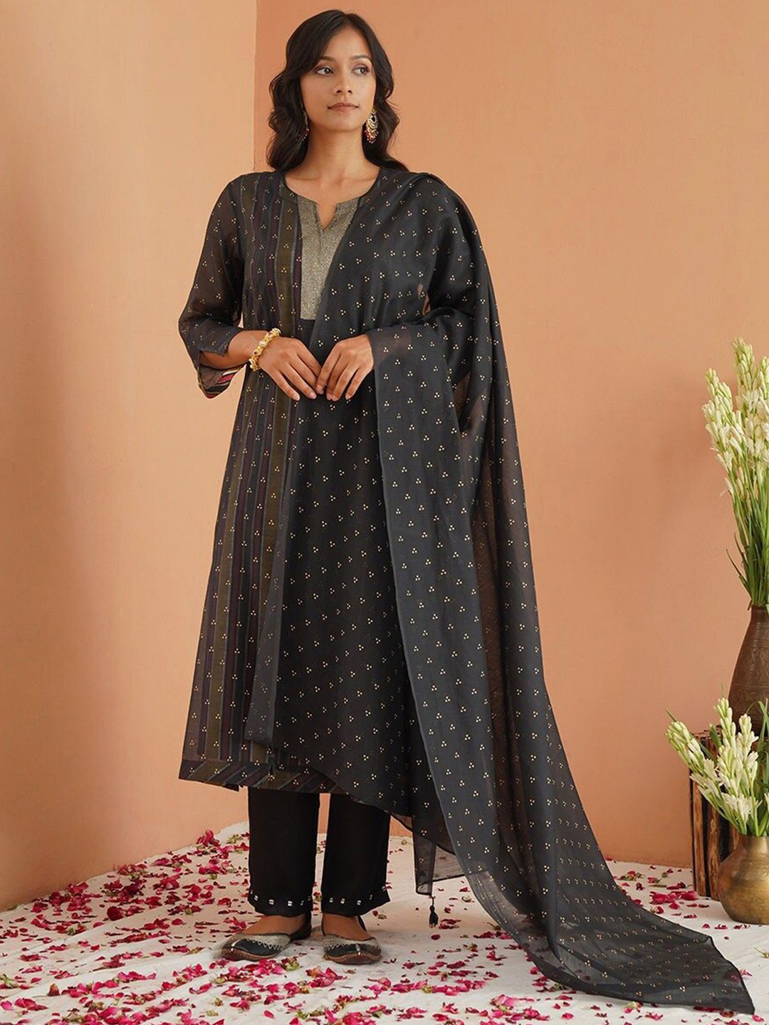 

JAYPORE Floral Printed Cotton Silk Dupatta, Black