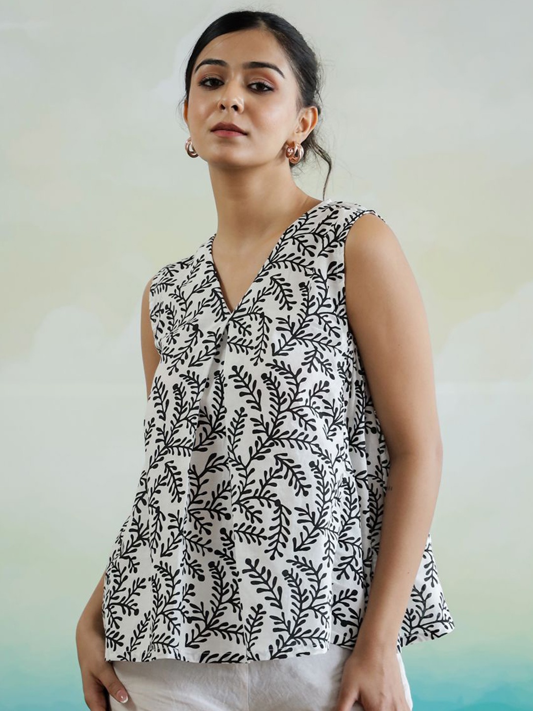 

SANSKRUTIHOMES Women Floral Print Cotton Top, White