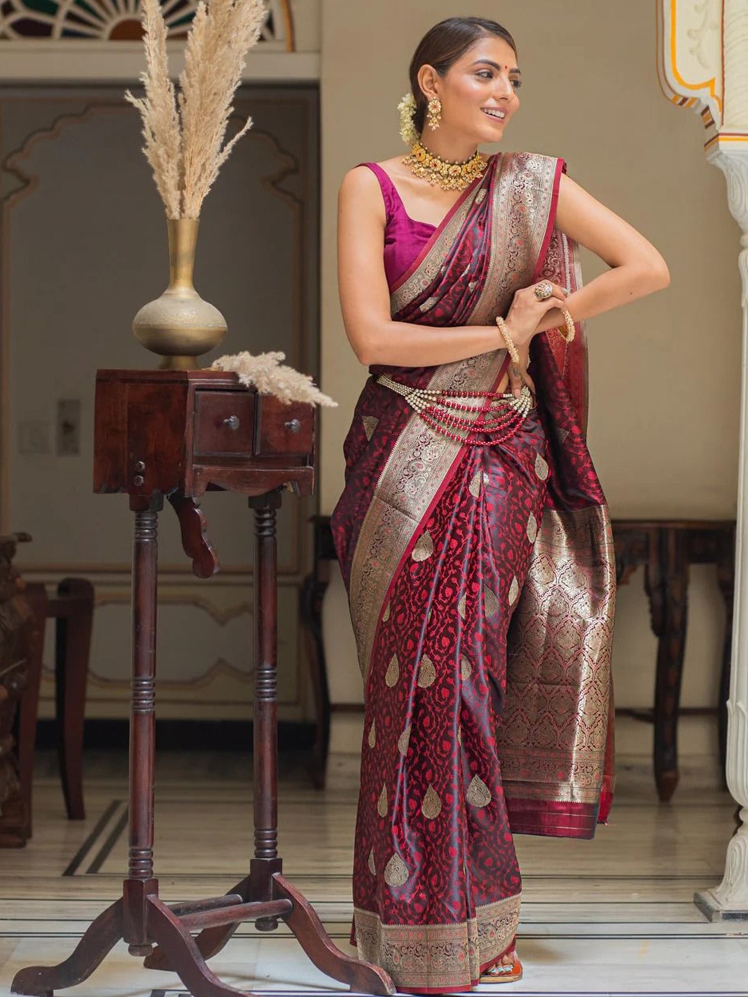 

VASALI Woven Design Zari Designer Kanjeevaram Saree, Maroon